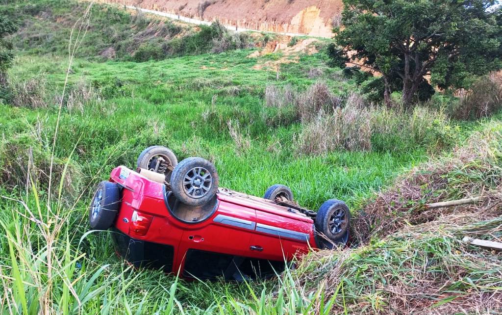 Motorista morre após carro capotar em rodovia de São Domingos do Norte