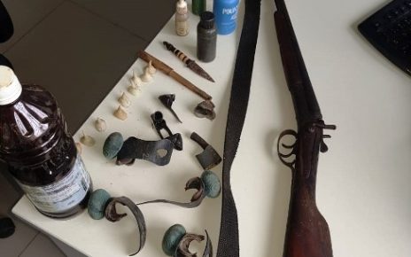 Armas e objetos usados em rinha de galo foram apreendidos - Foto 2ª CIA do 8º BPM