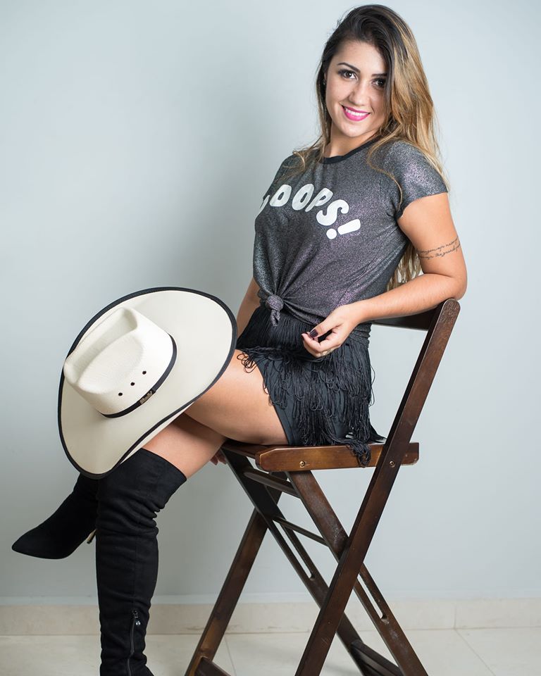 Desaparece cantora capixaba a caminho de show em Minas Gerais