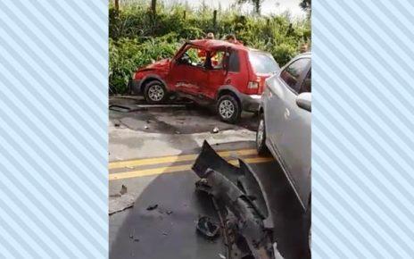 Cinco veículos envolvidos em acidente em Aracruz-ES - Foto Reprodução
