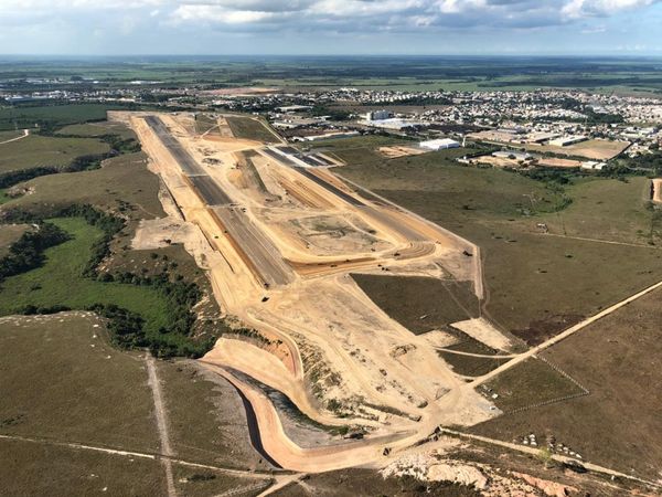 Imagem aérea mostra obras do Aeroporto de Linhares. Crédito: Prefeitura de Linhares/Divulgação