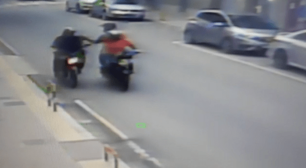 Motociclista roubam malote de R$ 39 mil de Banesfácil em Cachoeiro Foto Reprodução