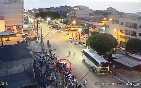 Grupo é atropelado por motorista embriagado, em São Mateus, ES — Foto: Reprodução/ Videomonitoramento