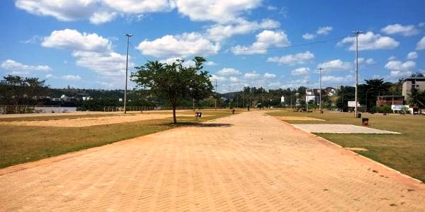 Grama da Avenida Beira Rio em Colatina ganha sistema de irrigação dos canteiros - Foto Reprodução