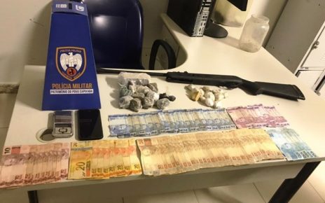 Crack, armas, dinheiro e celulares apreendidos em Mantenópolis pela PM - Foto PMES
