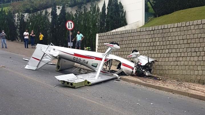 Queda de avião monomotor deixa dois homens feridos em Santa Catarina - Foto Reprodução