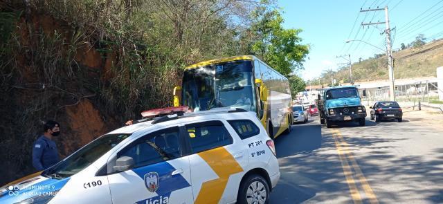 Ônibus interceptado onde foi preso o suspeito - Foto PMES/Divulgação