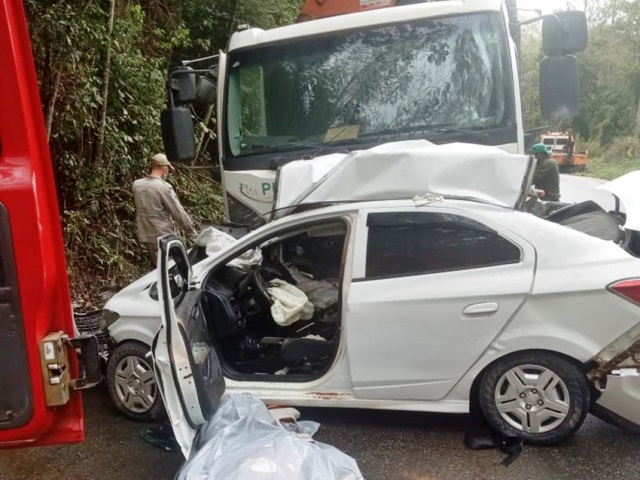 Acidente entre carro e caminhão na BR-262, causa morte de motorista - Foto Reprodução