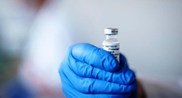 Vacina da Pfizer e BioNTech é aprovada para uso, pela Agência dos EUA ( Foto: Reprodução )