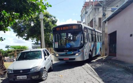 Veículos em Colatina atrapalham passagem de ônibus nos bairros - Foto: Reprodução