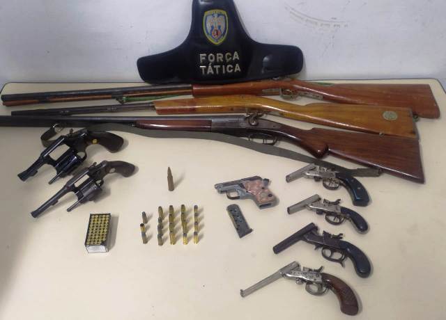 PM prende homem e apreende armas, munições e moto em distrito de Colatina - Foto: PMES/Divulgação