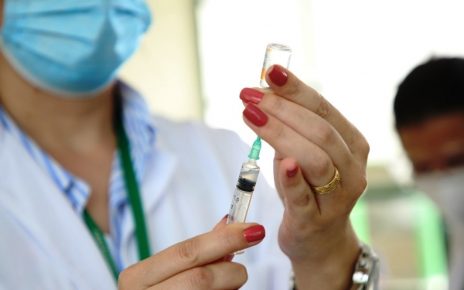 Colatina realiza vacinação de reforço para profissionais da saúde - Foto: Reprodução