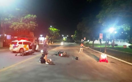 Sem habilitação, motociclista foge da PM e causa acidente no centro de Colatina - Foto: PMES/Divulgação
