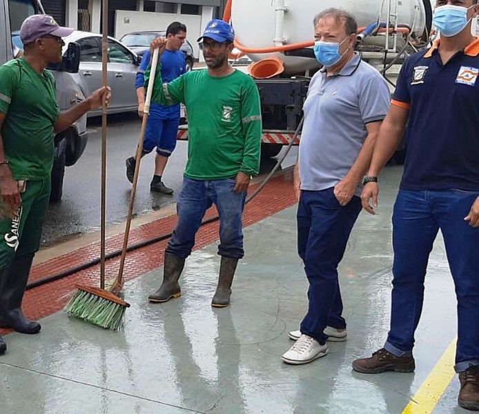 Prefeito acompanha trabalhos de limpeza após chuvas em Colatina - Foto: Comunicação/PMC