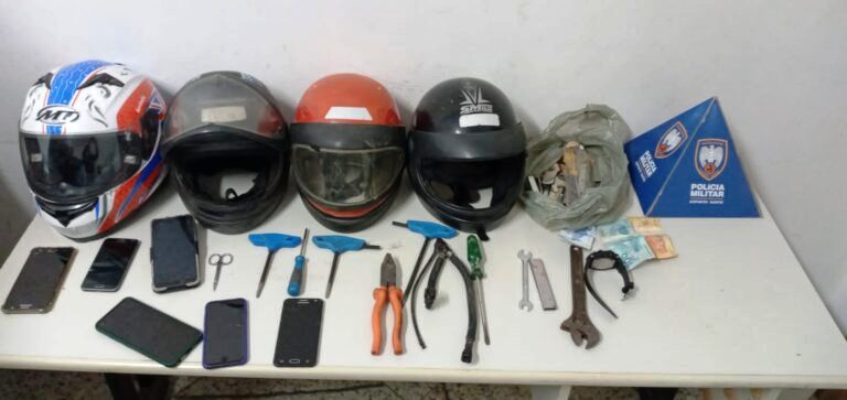 Três adultos e dois adolescentes são presos suspeitos de furtar motocicletas em Colatina - Foto: PMES/Divulgação