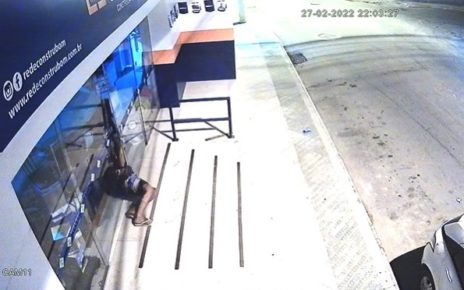 Câmeras de segurança flagram ação de ladrão em loja de Colatina - Foto: Reprodução