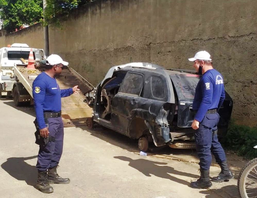 Veículos abandonados são alvo de fiscalização e remoção em Colatina - Foto: Semtran