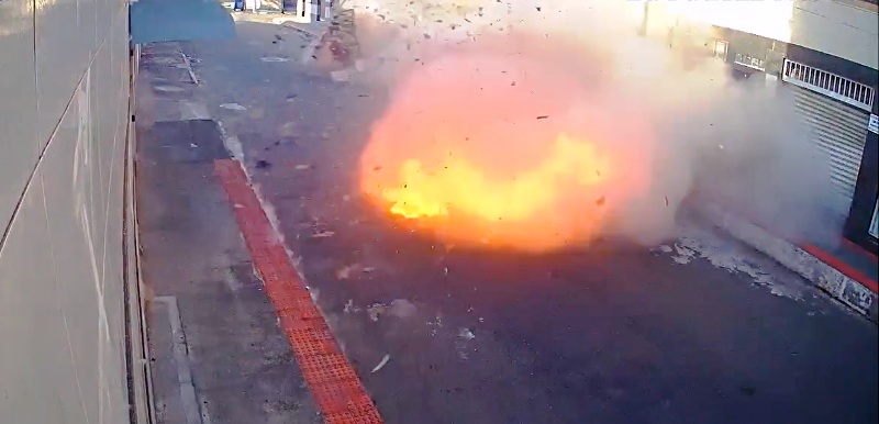 VÍDEOS | Prédio desaba após explosão em bairro de Vila Velha - Foto: Reprodução