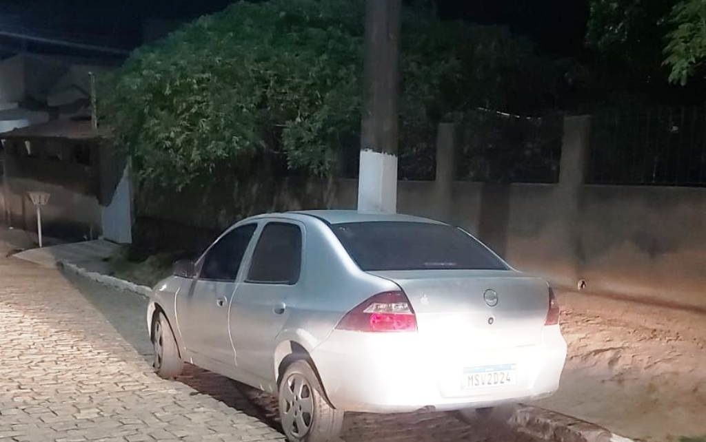 Armado, ladrão rouba carro enquanto motorista esperava por esposa em Baixo Guandu - Foto: PMES/Divulgação