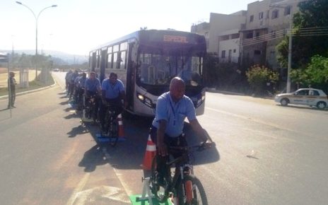Motoristas de ônibus e ciclistas invertem papéis em ação do Maio Amarelo - Foto: Comunicação PMC
