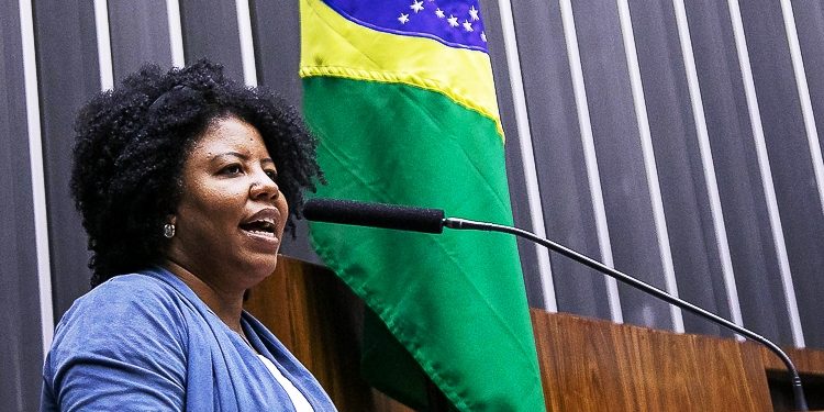 Colatinense, a deputada federal Jack Rocha tem dia de agenda dedicado ao município nesta sexta-feira