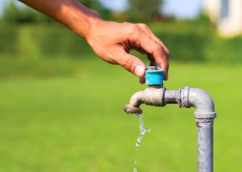 Manutenção emergencial na rede de esgoto deixa bairros sem água em Colatina - Foto: Reprodução