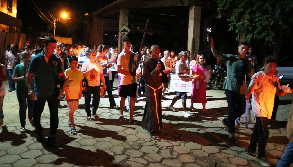 Trazendo a Fé às Alturas: 1ª Caminhada Penitencial da Paróquia Santa Clara de Assis de Colatina (ES) Reúne Comunidades em Espiritualidade e Reflexão - Foto: Pascom/Paroquial