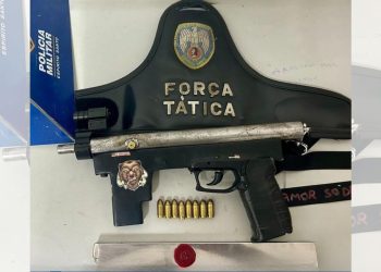 Menor é apreendido com submetralhadora em operação policial em Colatina - Foto: PMES/Divulgação