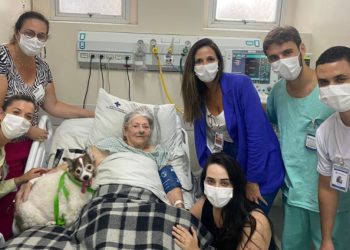 Primeira visita canina traz alegria e esperança a paciente do Hospital São Lucas - Foto: SESA