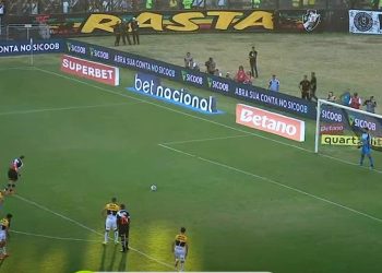 Goleiro colatinense brilha em partida do Criciúma contra o Vasco - Foto: Reproduão