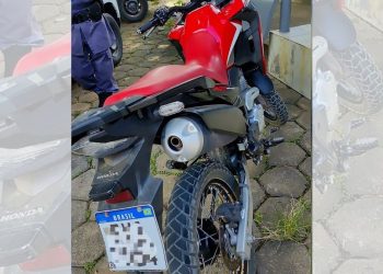PM recupera motocicleta com chassi adulterado em Marilândia - Foto: PMES/Divulgação