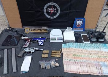 Operação policial resulta na apreensão de armas, drogas e dinheiro em Mantenópolis - Foto: PC/PMES/Divulgação