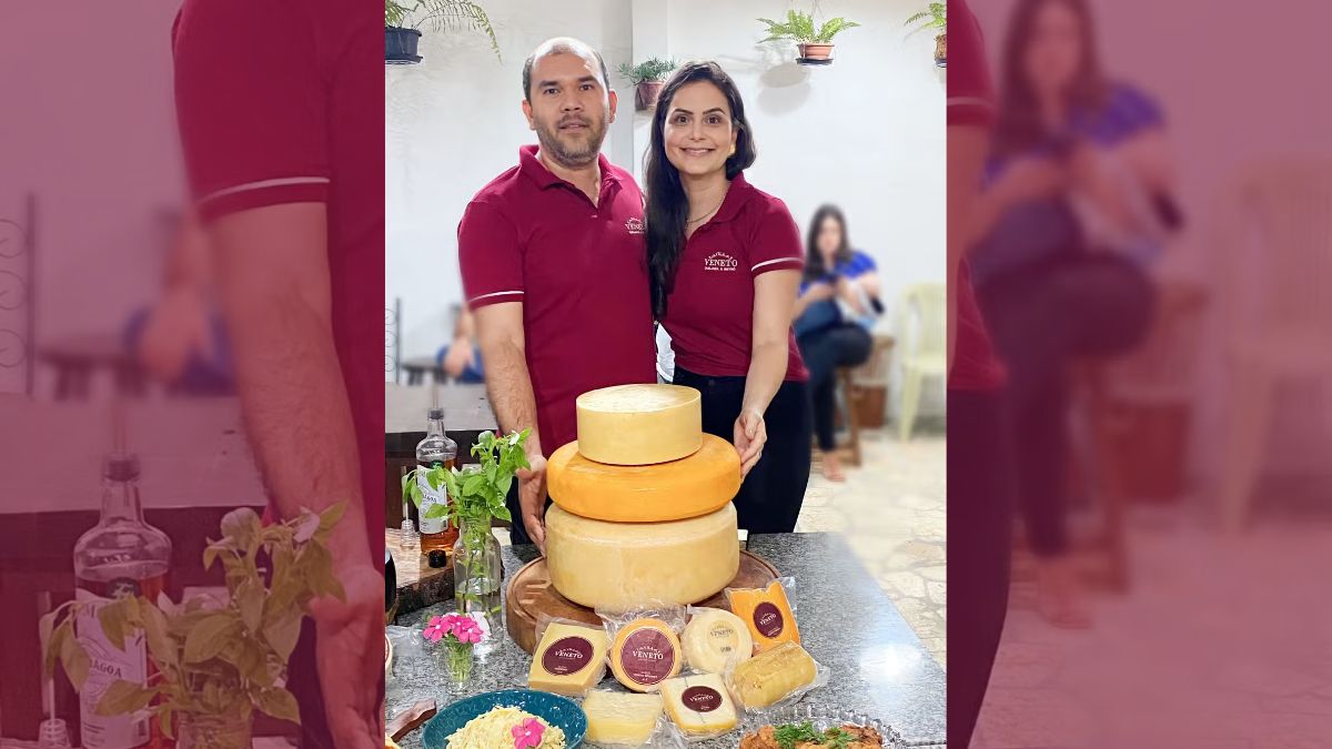 Roberto Cuzini e a mulher, Renata, mostram queijos autorais da Vila Veneto — Foto: Divulgação