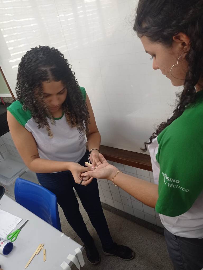 Escola de Colatina realiza simulado com primeiros socorros no esporte durante aula prática - Foto: Reprodução