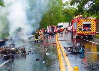 Grave acidente na BR 101 em Aracruz deixa um morto e sete feridos - Foto: Rede Social