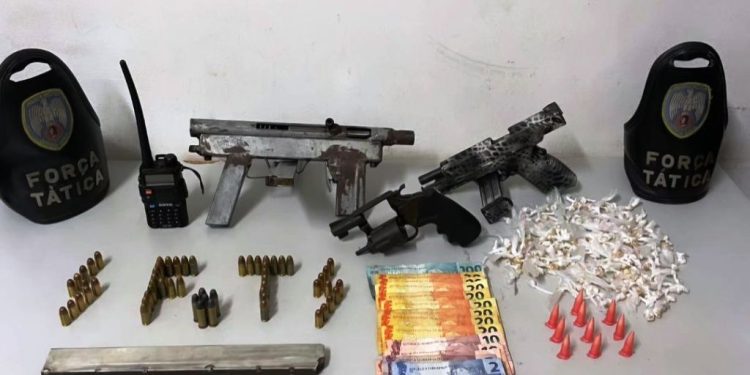 Operação policial em Colatina resulta em apreensão de armas e drogas - Foto: PM e PC/ES/Divulgação