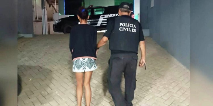 Mulher suspeita de tentativa de homicídio contra idoso é detida em Vila Valério - Foto: PCES/Divulgação