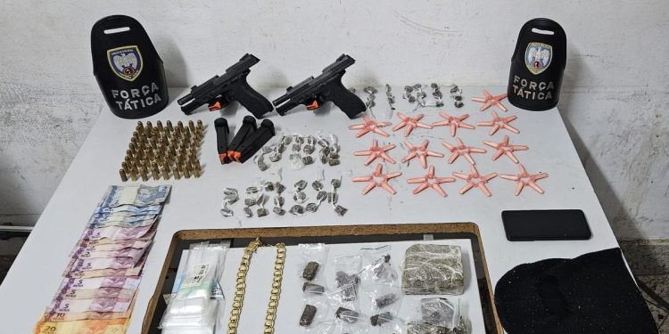 Três suspeitos são detidos em motel por tráfico de drogas em Colatina - Foto: PMES/Divulgação