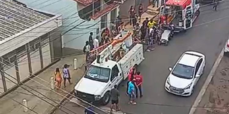 Homem sofre choque elétrico e é transferido de helicóptero para Serra em estado grave - Foto: Rede Social