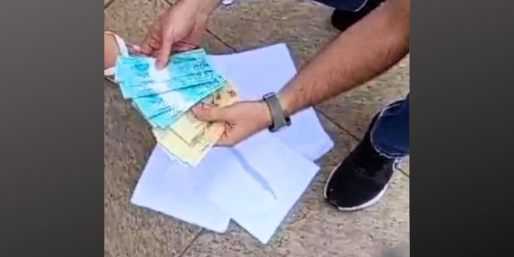 Adolescente apreendido com R$ 1.500 em notas falsas em Nova Venécia - Foto: PCES/Divulgação