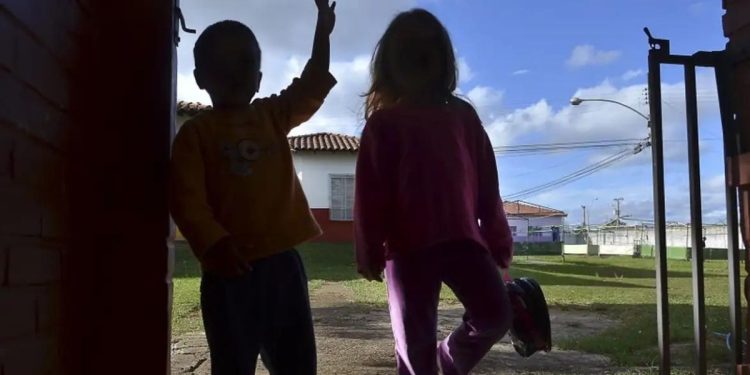 Conselheira tutelar combate violência infantil com arte e celebra 10 anos da Lei da Palmada - Foto: Marcello Casal Júnior - Agência Brasil