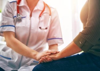 Pacientes oncológicos ficam mais expostos a infecções e devem se proteger no inverno - Foto: Reprodução