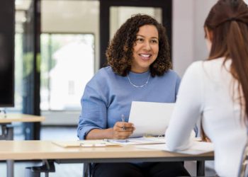 Como se preparar para uma entrevista de emprego: 7 dicas essenciais - Foto: Foto: iStock