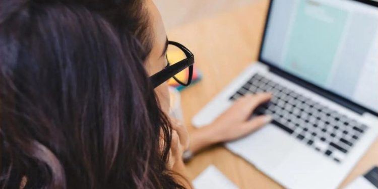 Ufes oferta 1.370 vagas para graduação e especialização na modalidade a distância - Foto: Freepik