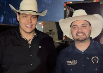 Jovem narrador de rodeio recebe reconhecimento do locutor de rodeio Marco Brasil Filho - Foto: Reprodução