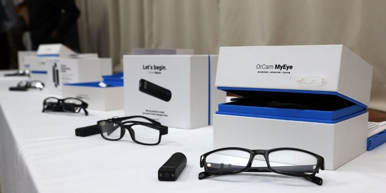 Governo do ES distribui óculos inteligentes para inclusão de alunos com deficiência visual - Foto: Secom/ES