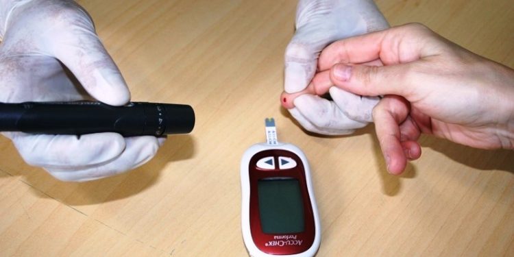 Diabetes mal controlada aumenta risco de queda em idosos - Foto: Reprodução