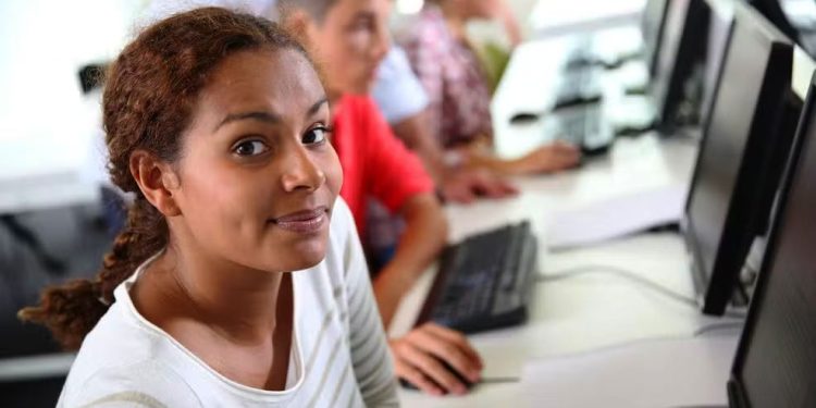 Oportunidade: mais de 800 vagas gratuitas em cursos técnicos para estudantes do Ensino Médio e EJA - Foto: Freepik