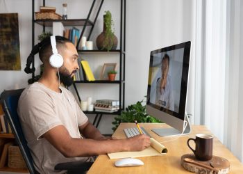 200 vagas gratuitas em curso técnico de Desenvolvimento de Sistemas na modalidade EAD - Foto: Freepik