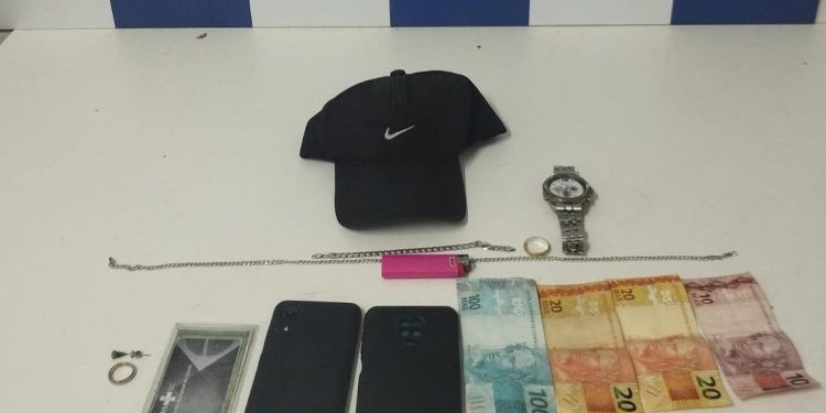 Colatina: Polícia prende mulher por furto de celular e localiza drogas - Foto: PMES